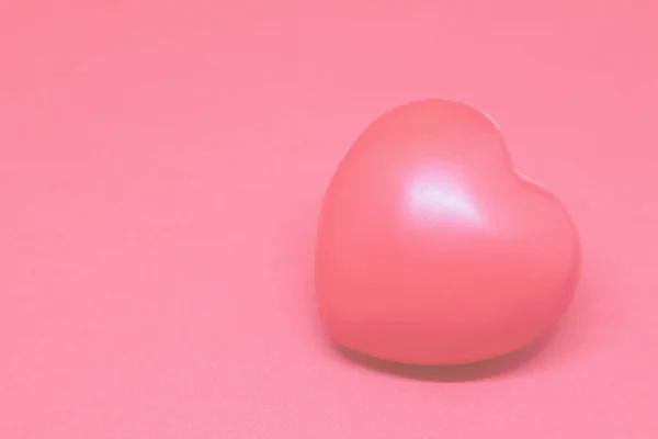 Rotes Herz Für Valentinstag Mit Rotem Hintergrund — Stockfoto