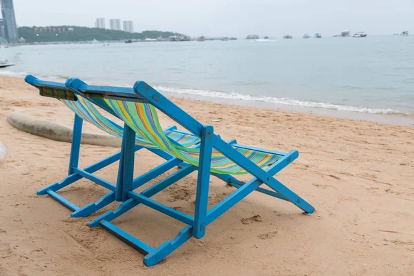 Beach Postel Pláži Přivítat Turisty Sedět Relaxovat Pozadí Přírody — Stock fotografie