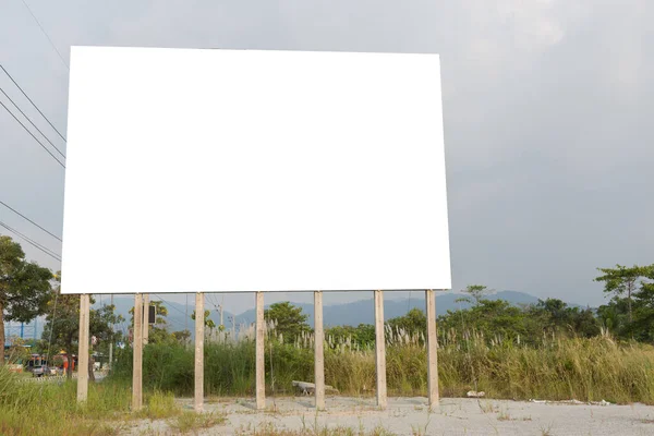 Leere Plakatwand Außenwerbung Der Nähe Der Straße Mit Himmel Hintergrund — Stockfoto