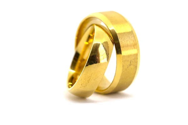 Close Anéis Ouro Para Casamento Noiva Noivo Isolado Fundo Branco — Fotografia de Stock