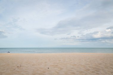 bulut gökyüzü kum ve plaj doğa arka planı
