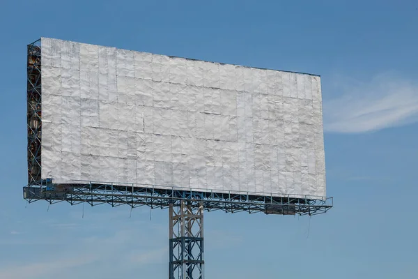 Panneau Blanc Avec Ciel Bleu Fond Nuageux — Photo