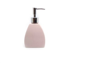 Beyaz zemin üzerinde modern seramik sıvı sabun şişesi