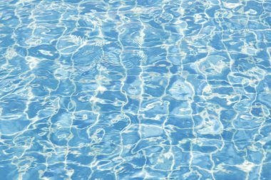 Havuz deseni arka planına ışık yansıtılıyor