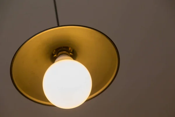 Lámpara Colgando Sobre Fondo Pared Gris —  Fotos de Stock