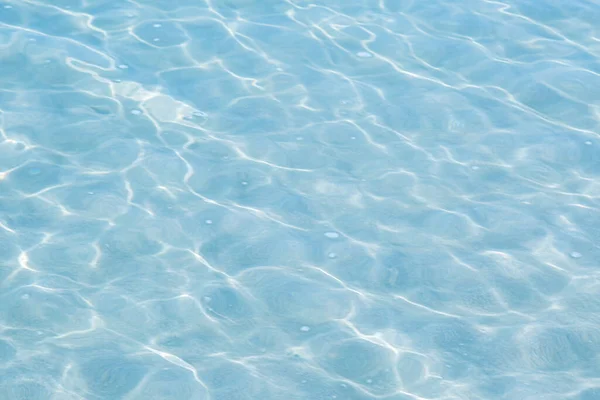 Вода Голубом Бассейне Солнечными Отражениями — стоковое фото