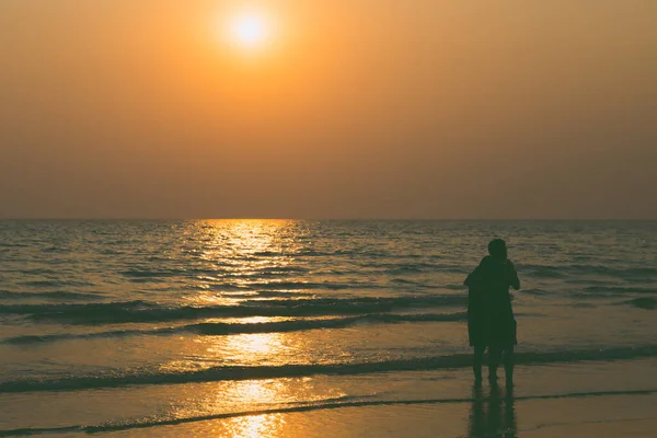 Siluate Lovers Beach Sunset Background — Stock Photo, Image