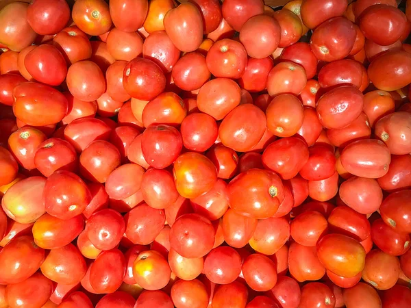 Taze kırmızı domateslerin arka planı