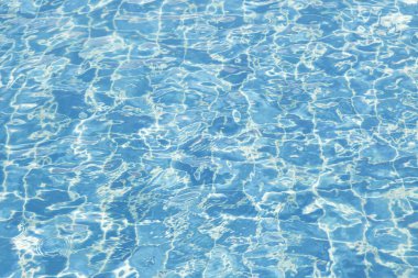 Havuz deseni arka planına ışık yansıtılıyor