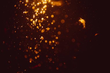 Soyut altın defocus bokeh simli vintage ışıklar siyah arkaplan