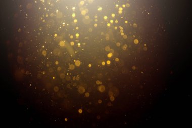 Siyah arkaplanda koyu soyut altın bokeh parıltısı