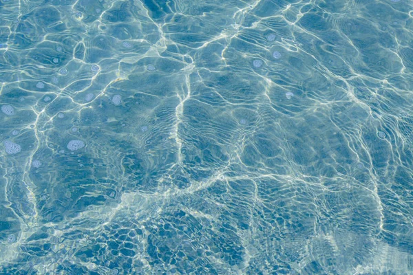 Agua Azul Piscina Con Reflejos Sol Fondo —  Fotos de Stock