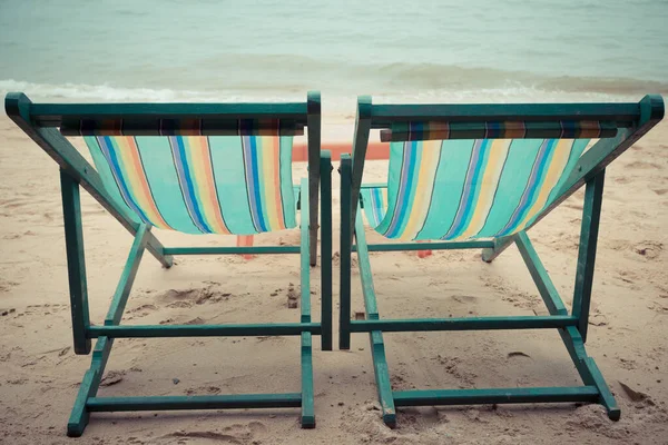 Kumsaldaki sahil yatağı. Turistleri karşılamak için. Oturup rahatlamak için.