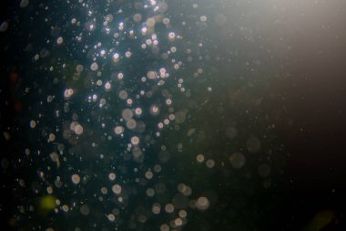 Siyah arka planlı soyut siyah defocus bokeh simli vintage ışıklar