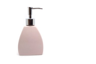 Beyaz zemin üzerinde modern seramik sıvı sabun şişesi