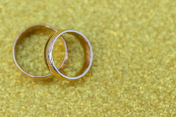 Gold Wedding Rings Bride Groom Gold Gliter Background — Stock Photo, Image