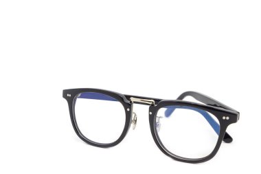 Beyaz arka plan üzerinde siyah çerçeve li camlar