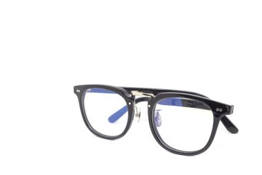 Beyaz arka plan üzerinde siyah çerçeve li camlar