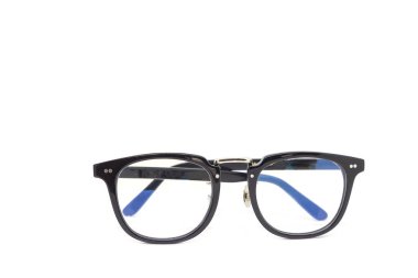 Beyaz arka plan üzerinde siyah çerçeve li camlar