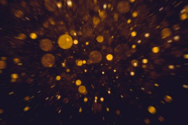 Siyah arkaplanda altın renkli ışıklar