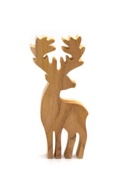 Noel 'de kullanılan beyaz arka planda izole edilmiş tahta geyik..