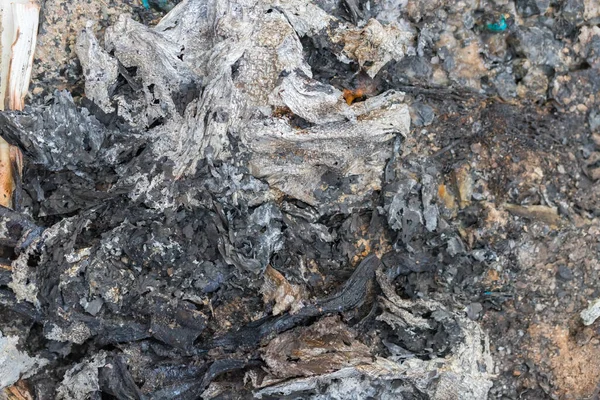 Asche Aus Verbrennung Mit Aluminiumfolie Vermischt Die Umwelt Wurde Zerstört — Stockfoto