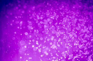 Soyut menekşe mor parıltılı ışıklar Odaklanmış bokeh arkaplanı