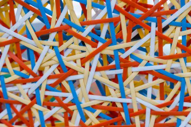 Arkaplan için soyut renkli yapay rattan desen kullanımı