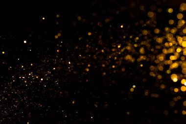 Siyah arkaplanda altın renkli ışıklar