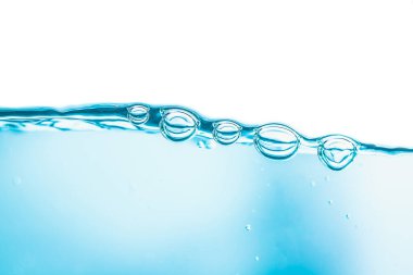 Temiz mavi suda kabarcıklar doğal arkaplan