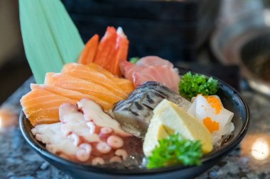 Japon usulü somon balığı.