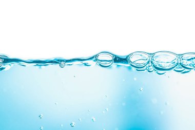 Temiz mavi suda kabarcıklar doğal arkaplan