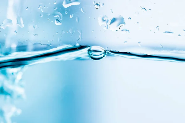 Καθαρές Φυσαλίδες Κάτω Από Μπλε Νερό Φυσικό Υπόβαθρο — Φωτογραφία Αρχείου