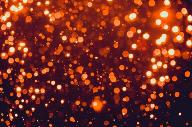 Siyah arkaplanda kırmızı parıltılı klasik ışıklar