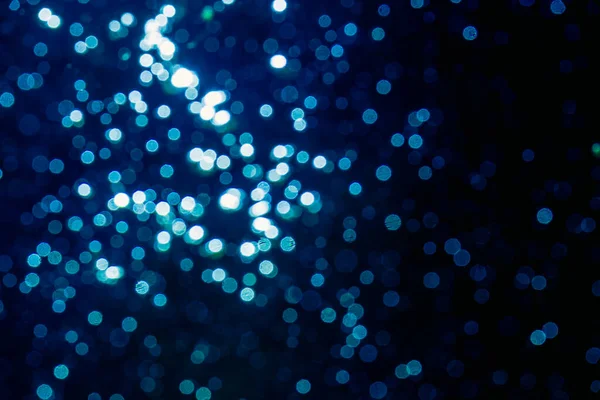 Siyah arkaplan ile mavi ışık bokeh