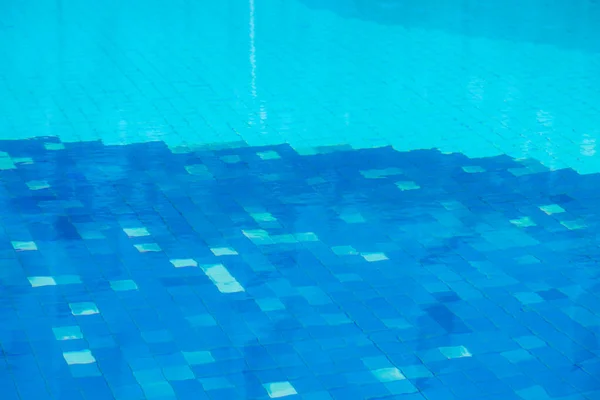 Mavi Havuzda Yansıma Arka Plan Için Doğal Kullanım — Stok fotoğraf
