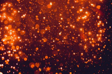 Siyah arkaplanda kırmızı parıltılı klasik ışıklar