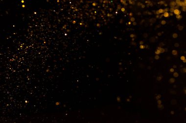 Siyah arkaplanda altın renkli ışıklar