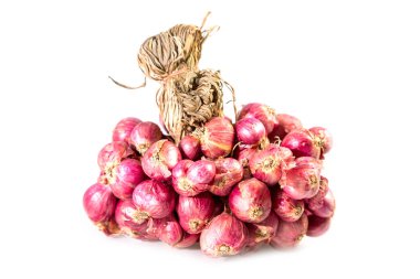 Tayland arpacığı, beyaz arka planda yemek pişirmek için kullanılan baharatlar.