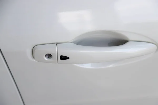 Χρώμα Λεπτομέρεια Από Ένα Λευκό Αυτοκίνητο Πόρτα Νέα Λαβή Αυτοκινήτου — Φωτογραφία Αρχείου