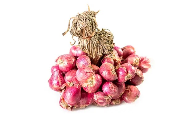 Tayland arpacığı, beyaz arka planda yemek pişirmek için kullanılan baharatlar.