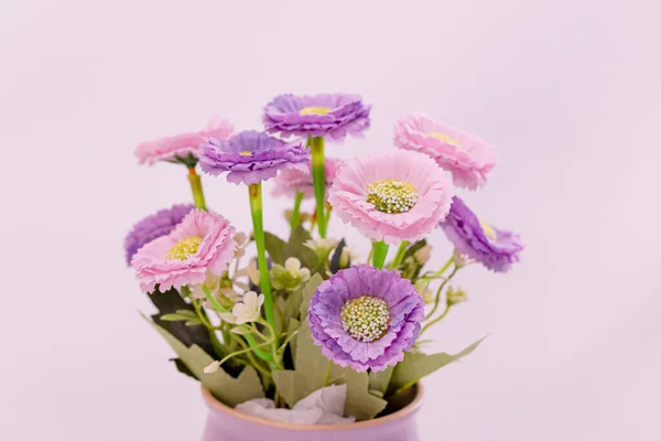 Květiny Barevného Papíru Fialové Váze Vinobraní Pozadí — Stock fotografie