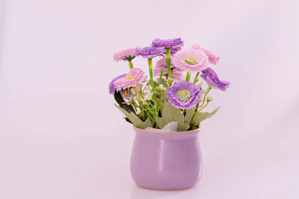 Flores Feitas Papel Colorido Vaso Roxo Com Fundo Vintage — Fotografia de Stock