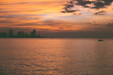 Deniz göğü sahili doğanın günbatımı arka planı