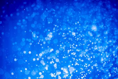 Soyut koyu mavi noel sim ışıkları bokeh arkaplanının odak noktasını kaldırdı