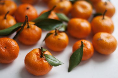 mandalina yaprakları ile