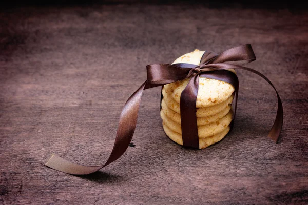 Stacked apple chip cookies taped with silk ribbon — Stock Photo, Image