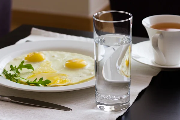 Śniadanie z jajkami smażonymi — Zdjęcie stockowe