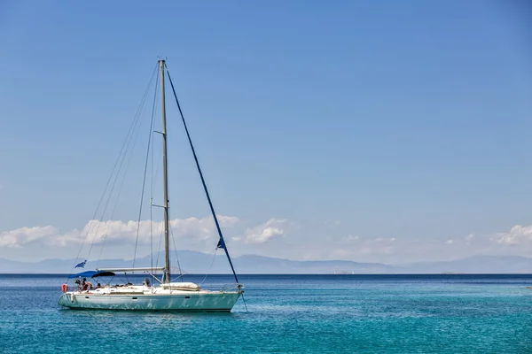 Yacht nella baia del Golfo Saronico — Foto Stock