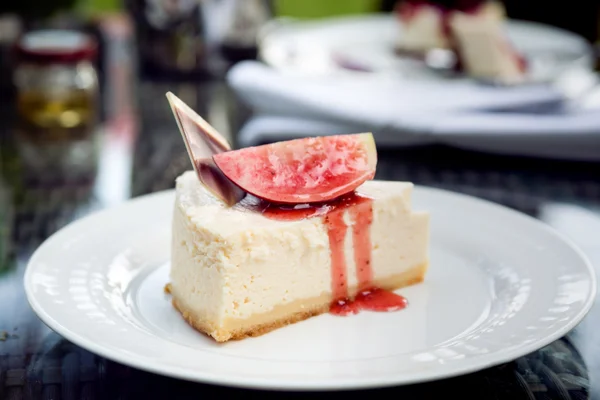 Cheesecake cu piersici — Fotografie, imagine de stoc